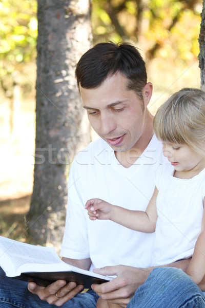 Сток-фото: отец · мало · дочь · Библии · молодые · дерево