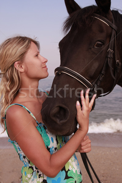 Meisje paard zee hemel vrouwen sport Stockfoto © koca777