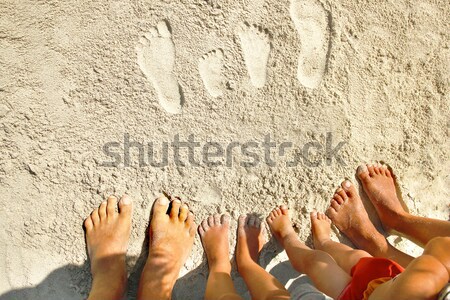 Familie Fußabdrücke Sand Mann Natur Meer Stock foto © koca777