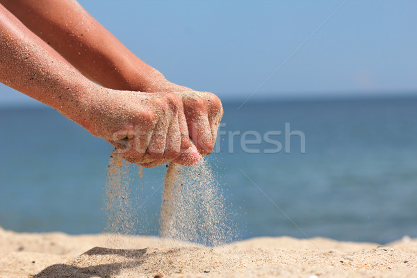 Main sable affaires plage ciel eau [[stock_photo]] © koca777