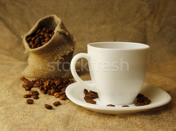 Kaffeebecher Kaffeebohnen Kaffee Rauch Schreibtisch schwarz Stock foto © koca777