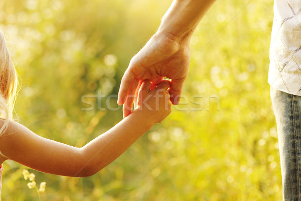 Foto stock: Padres · mano · pequeño · nino · familia · seguridad