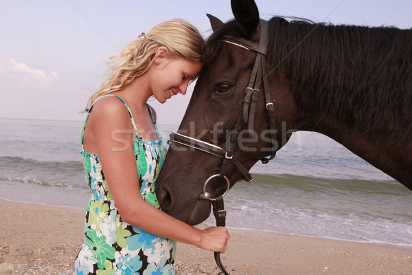 Meisje paard zee hemel vrouwen sport Stockfoto © koca777