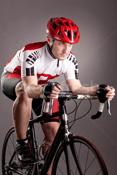Ciclist bicicletă calarie sportiv exercita cămaşă Imagine de stoc © kokimk