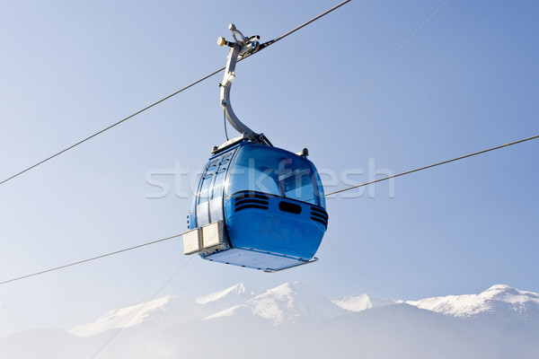 Lift schi cabină albastru cer Imagine de stoc © kokimk