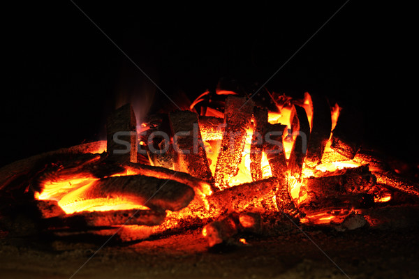 Hot ognia drewna świetle noc czerwony Zdjęcia stock © kokimk