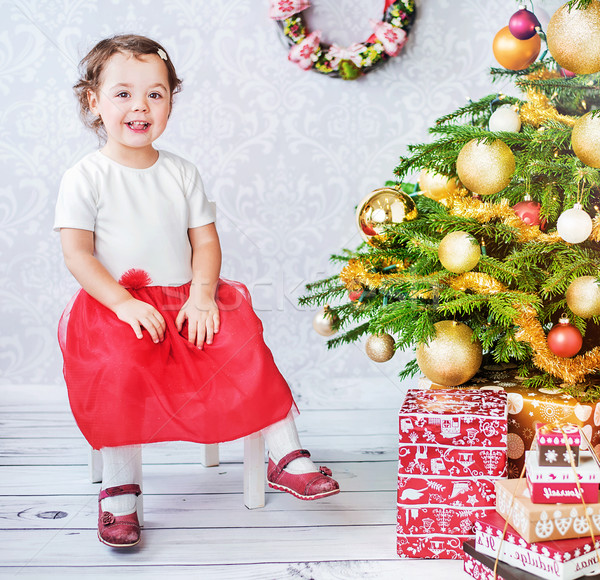 Stock fotó: Aranyos · kislány · ül · karácsonyfa · kicsi · gyermek