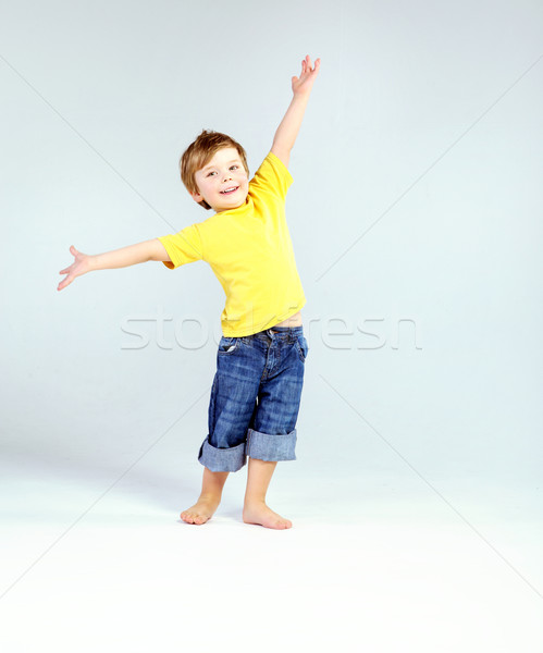 Stockfoto: Cute · weinig · jongen · Geel · tshirt