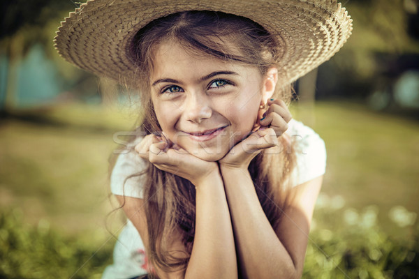 [[stock_photo]]: été · portrait · joli · enfant · souriant · fleurs