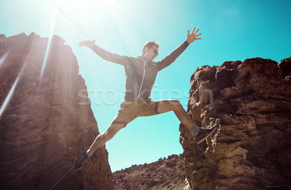 Mann läuft Wüste Berge schöner Mann Sport Stock foto © konradbak