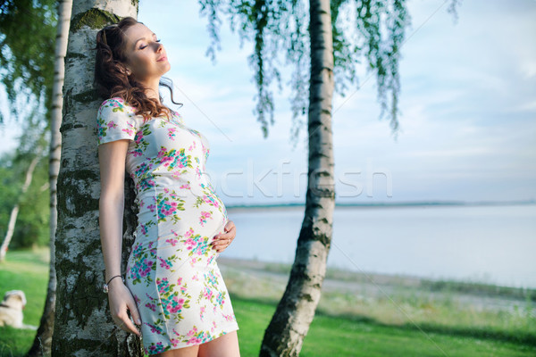 Ciąży matka drzewo kobieta w ciąży miłości Zdjęcia stock © konradbak