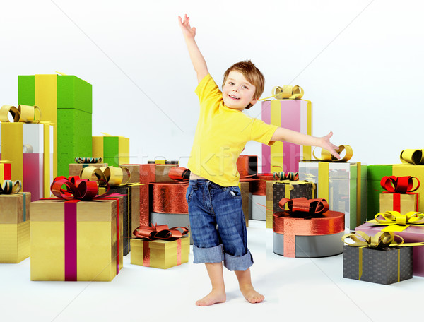 Stok fotoğraf: çocuk · hediyeler · neşeli · yüz · doğum · günü