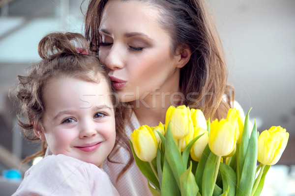 Portret destul de mamă iubit copil fiica Imagine de stoc © konradbak