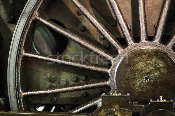 Fier roată locomotiva muncă fabrică maşină Imagine de stoc © konradbak