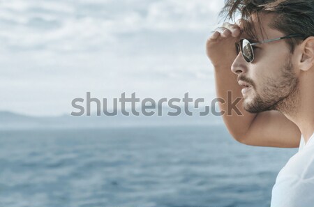 Stock fotó: Portré · jóképű · férfi · néz · óceán · hullámok · jóképű