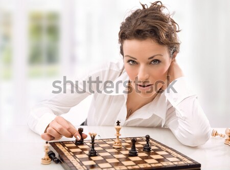 [[stock_photo]]: Jeunes · femme · d'affaires · jouer · échecs · affaires · mode