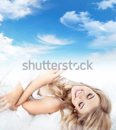 şehvetli kadın tek başına yatak odası el sevmek Stok fotoğraf © konradbak