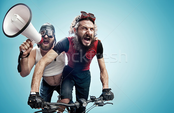 Foto stock: Dos · ciclistas · concurso · verano · hombres