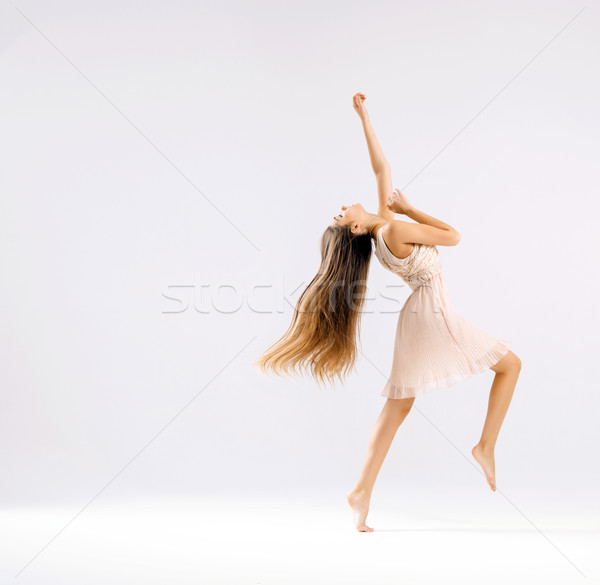 Slank geschikt balletdanser begaafd vrouw meisje Stockfoto © konradbak