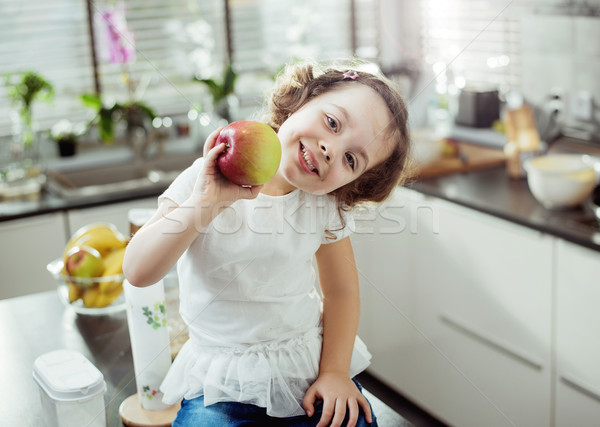 Alegre criança maçã cozinha tiro Foto stock © konradbak