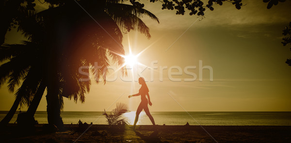 гибкий женщину подготовки пляж тропический пляж спорт Сток-фото © konradbak