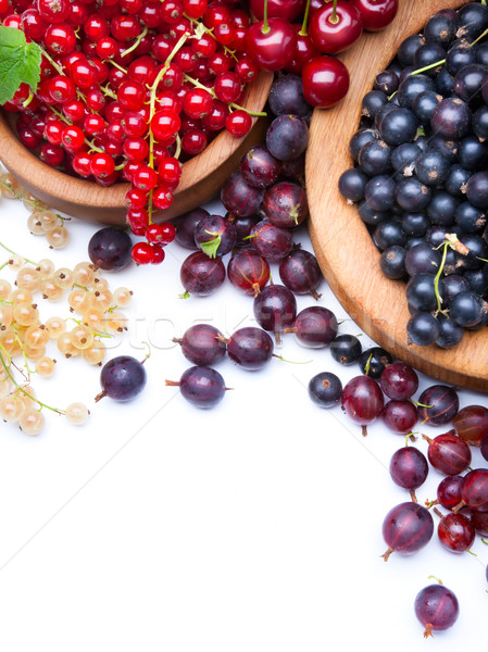 Artă sănătos set proaspăt fructe de padure izolat Imagine de stoc © Konstanttin