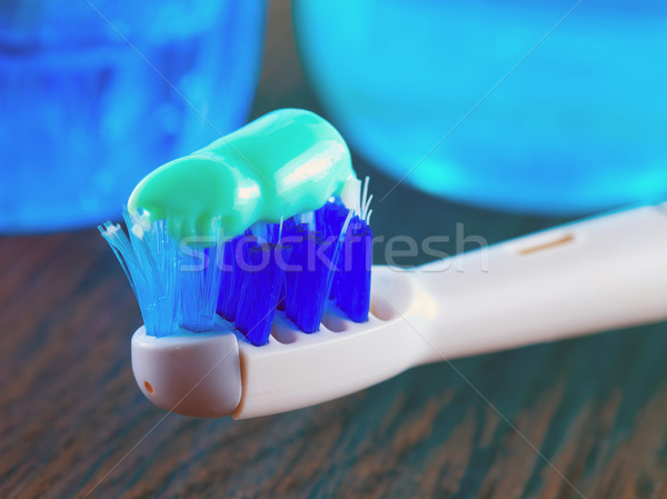 牙刷 牙膏 電動 健康 浴室 白 商業照片 © Koufax73