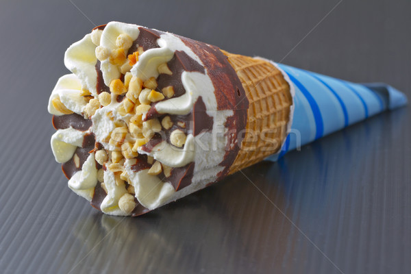 îngheţată ciocolată smântână fundal gheaţă Imagine de stoc © Koufax73