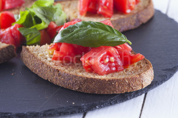 Bruschetta pomidorów bazylia czarny kamień żywności Zdjęcia stock © Koufax73