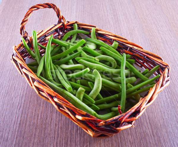 Foto stock: Ejotes · frijoles · pequeño · cesta · mesa · de · madera · naturaleza