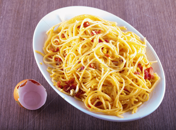 Spaghetti Holztisch Eierschale Tabelle Pasta Platte Stock foto © Koufax73
