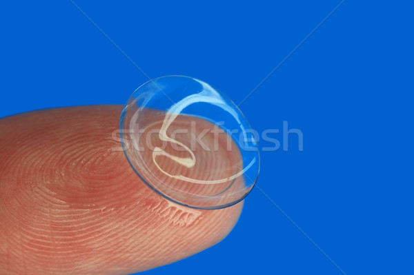 Kontaktlinsen Spitze Finger Kontakt blau Linse Stock foto © krugloff