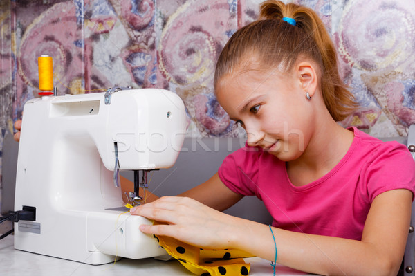 Mädchen elektrische Nähmaschine Frauen Arbeit home Stock foto © krugloff