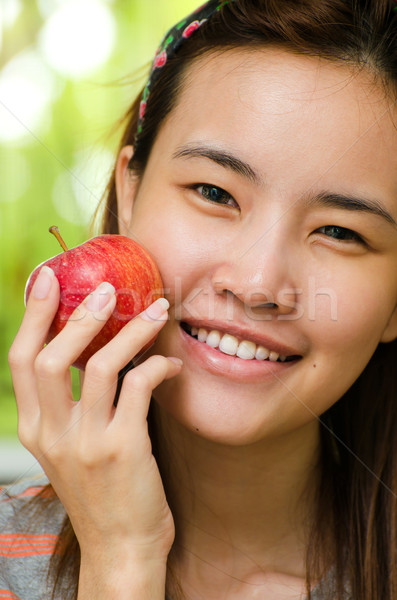 Taylandlı kız elma portre güzel genç Stok fotoğraf © kttpngart