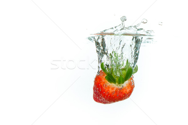 Stockfoto: Aardbei · water · vers · witte · achtergronden · voedsel