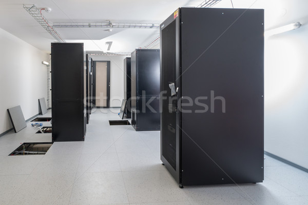 Serverul cameră data center securitate reţea comunicare Imagine de stoc © kubais