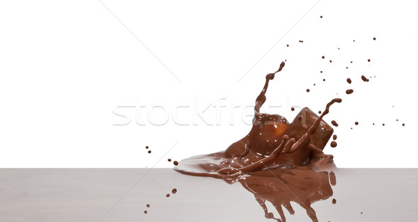 Foto d'archivio: Cioccolato · splash · primo · piano · isolato · bianco · corona