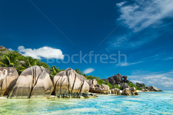 Plaży granitu turkus morza niebo wody Zdjęcia stock © kubais