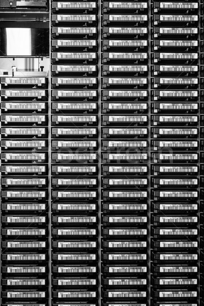 Data center depozitare Internet cameră uşă serverul Imagine de stoc © kubais