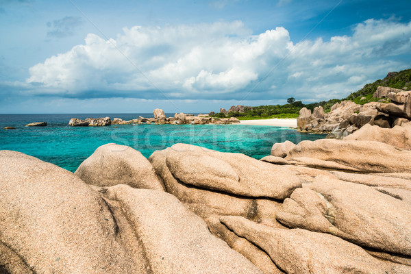 Tropikalnych turkus morza granitu niebo wody Zdjęcia stock © kubais