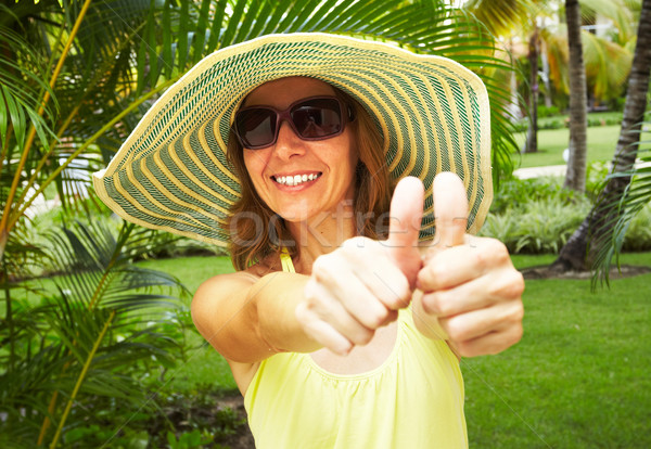 Mulher tropical jardim feliz férias água Foto stock © Kurhan