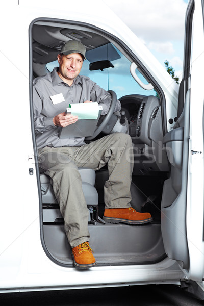 [[stock_photo]]: élégant · camion · pilote · souriant · voiture · livraison