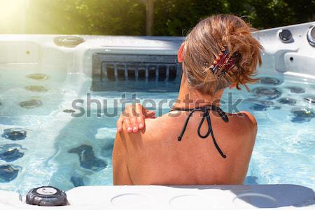 Szczęśliwy kobieta relaks hot tub młodych piękna kobieta Zdjęcia stock © Kurhan