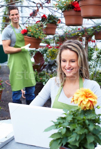 Las personas que trabajan vivero jardinería familia nina primavera Foto stock © Kurhan