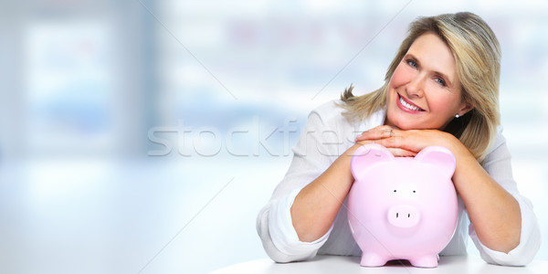 Stockfoto: Senior · vrouw · spaarvarken · glimlachend · besparing · rekening