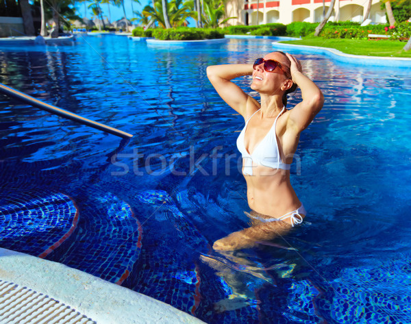 Mulher piscina férias caribbean recorrer menina Foto stock © Kurhan