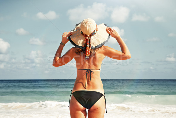 Mulher jovem biquíni praia mulher seis praia tropical Foto stock © Kurhan
