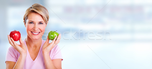 [[stock_photo]]: Maturité · femme · souriante · pomme · supérieurs · régime · alimentaire · saine