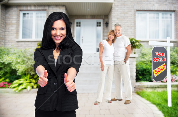 Asian agent immobilier femme maison vente [[stock_photo]] © Kurhan