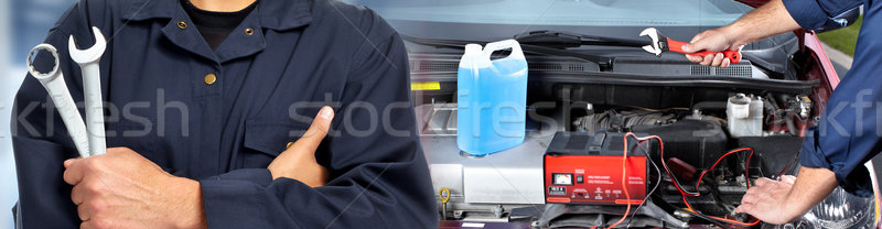 Hände Auto Mechaniker Schraubenschlüssel Garage Batterie Stock foto © Kurhan